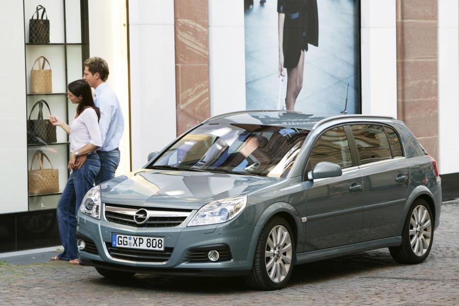  Opel Signum 2003 года  (фото 18 из 23)